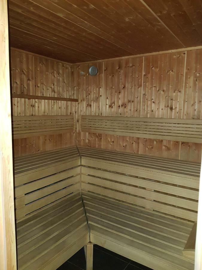Apartament pomarańczowy z basenem,sauną-blisko morza. Kołobrzeg Zewnętrze zdjęcie